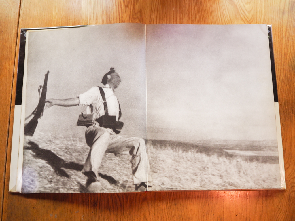 I MAGES OF WAR（1964年／Paragraphic Books）の一枚
